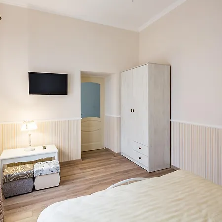 Lovely Apartment In The City Center Lviv Exterior photo